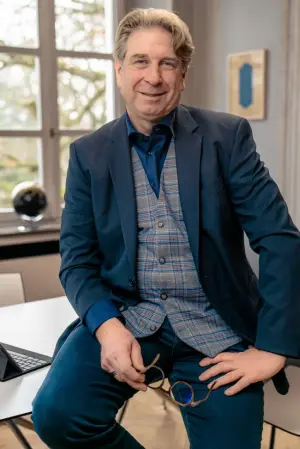 Dr. Nils Reschke Dr. Nils Reschke Portraitfoto